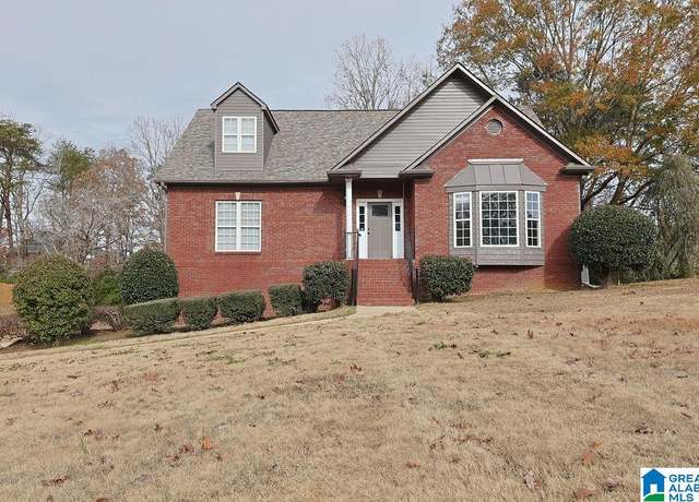 Property at 6565 White Oak Ln, Hueytown, AL 35023, 5 beds, 2.5 baths