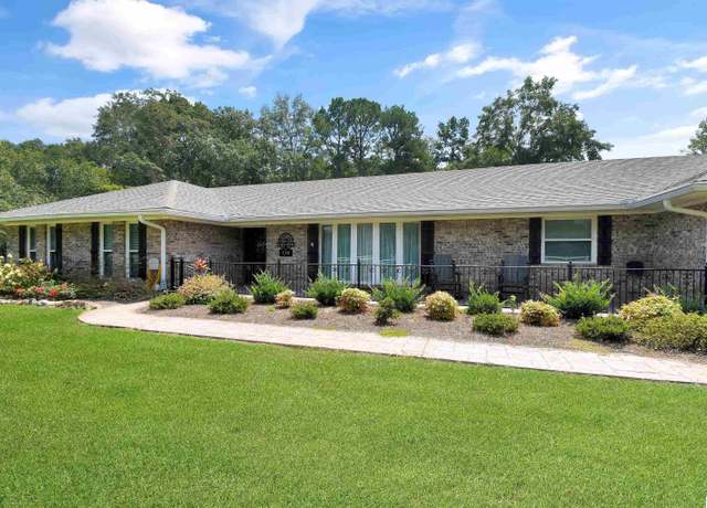 Property at 130 Pineview Dr, Jemison, AL 35085, 4 beds, 3 baths