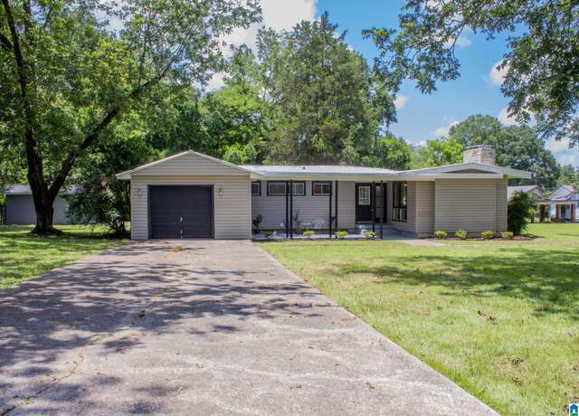 Property at 111 Crestview Dr, Weaver, AL 36277, 3 beds, 2 baths