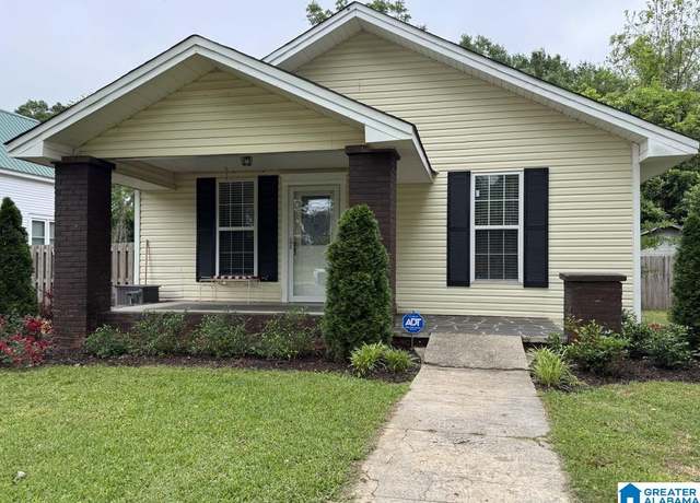 Property at 1003 2nd Ave N, Clanton, AL 35045, 2 beds, 1 bath