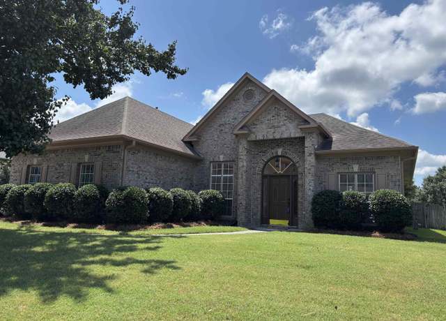 Property at 3201 Trace Cir, Trussville, AL 35173, 3 beds, 2 baths
