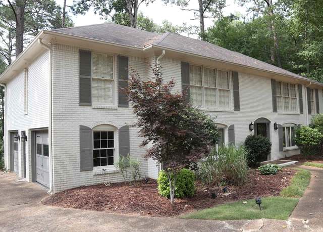 Property at 928 Riverchase Pkwy W, Hoover, AL 35244, 4 beds, 3 baths