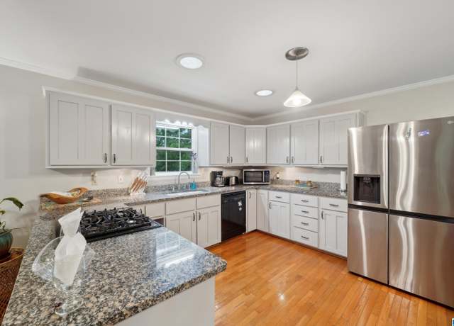 Property at 2105 NE 5th St NE, Center Point, AL 35215, 3 beds, 2 baths