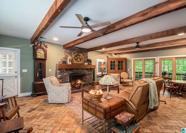 Property at 320 South Pkwy, Hueytown, AL 35023, 3 beds, 2.5 baths