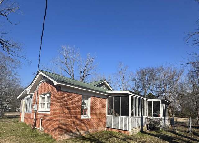 Property at 401 17th St N, Clanton, AL 35045, 3 beds, 1 bath