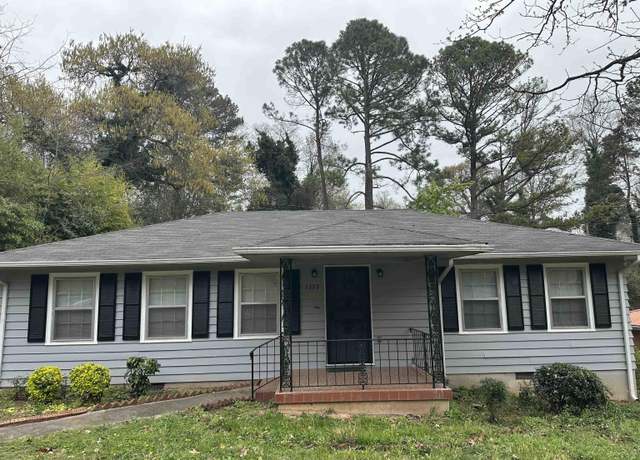 Property at 1317 Johnston Dr, Anniston, AL 36207, 3 beds, 2.5 baths