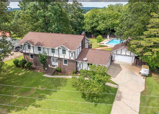 Property at 827 Creek Trl, Anniston, AL 36206, 5 beds, 2.5 baths