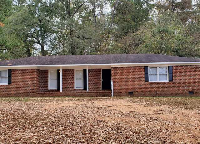 Property at 401 Park St E, Sylacauga, AL 35150, 4 beds, 2 baths