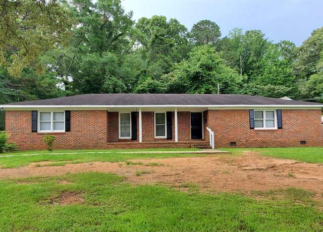 Property at 401 Park St E, Sylacauga, AL 35150, 4 beds, 2 baths