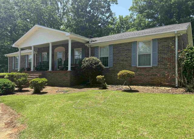 Property at 1021 Sedgefield Dr, Sylacauga, AL 35150, 3 beds, 2.5 baths