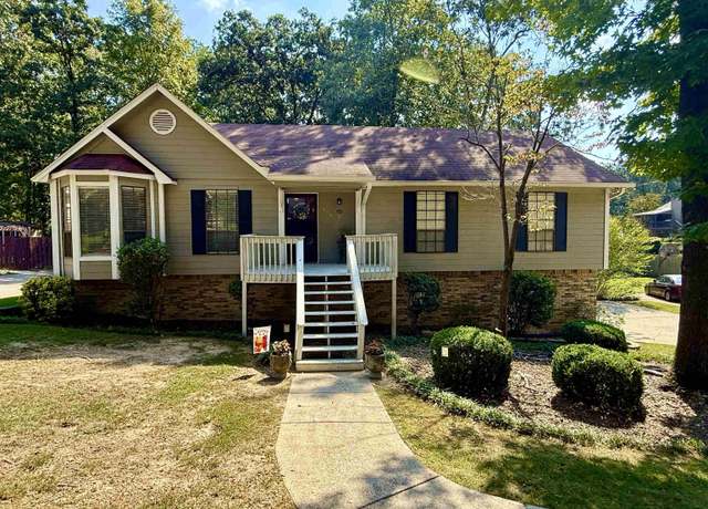 Property at 640 11th St NW, Alabaster, AL 35007, 3 beds, 2 baths