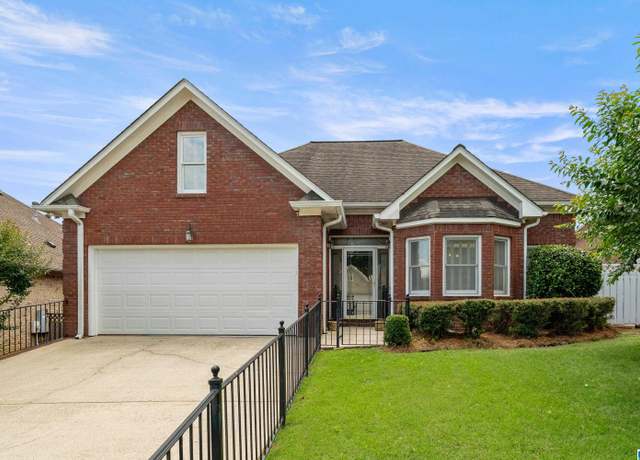 Property at 620 Village Crest Cir, Hoover, AL 35226, 3 beds, 2 baths