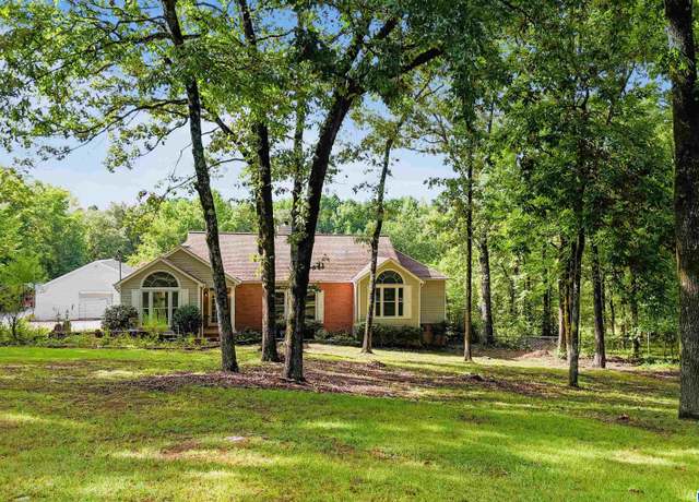 Property at 303 Chestnut Ln, Alabaster, AL 35007, 3 beds, 2.5 baths