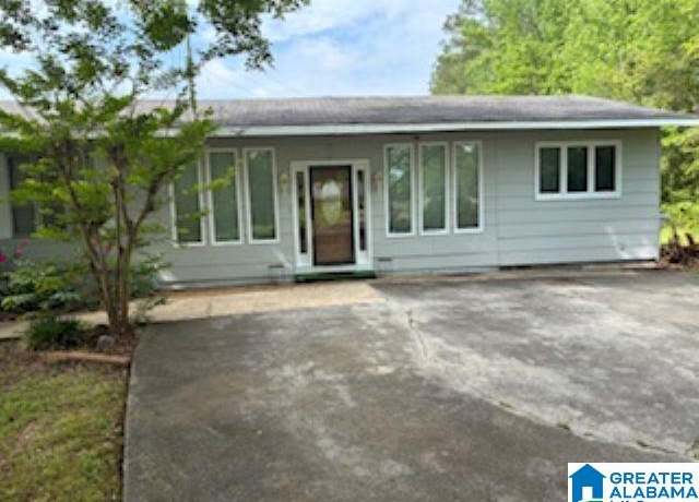 Property at 405 Depot St, Columbiana, AL 35051, 3 beds, 1 bath