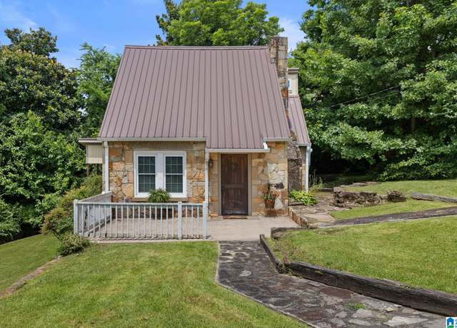 Property at 411 6th Ave SE, Cullman, AL 35055, 2 beds, 2 baths