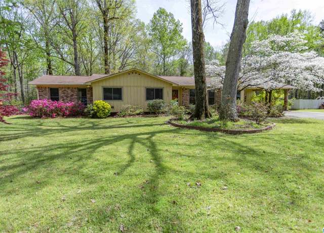Property at 1833 Maplecrest Ln, Fultondale, AL 35068, 4 beds, 3 baths