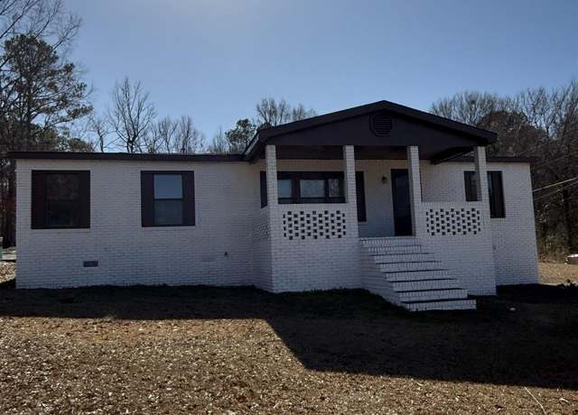 Property at 1504 15th St SW, Childersburg, AL 35044, 3 beds, 2 baths