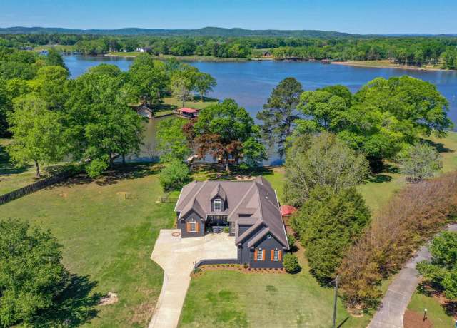 Property at 99 Hilton Dr, Sylacauga, AL 35151, 4 beds, 3 baths