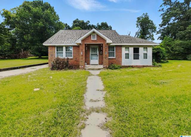 Property at 1006 2nd Ave N, Clanton, AL 35045, 2 beds, 2 baths