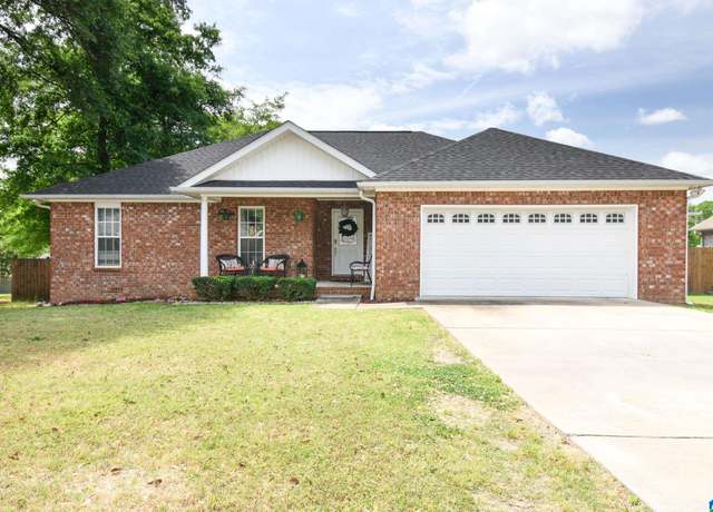 Property at 130 Maplewood Dr, Clanton, AL 35045, 3 beds, 2 baths