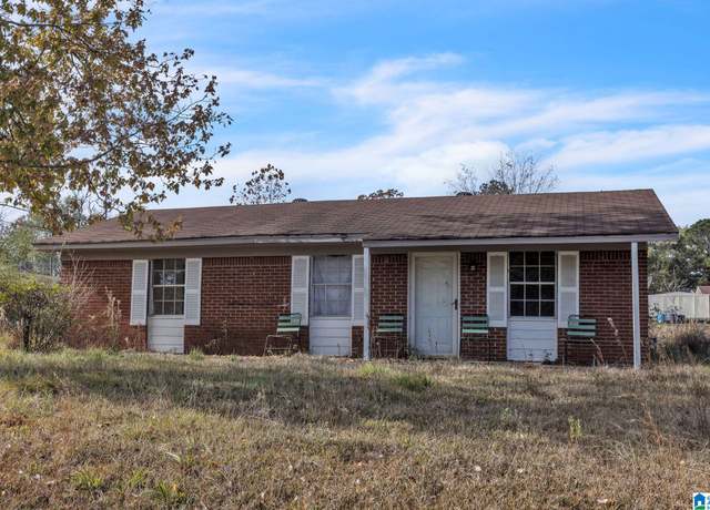 Property at 4 Daisy St, Hurtsboro, AL 36860, 3 beds, 1 bath