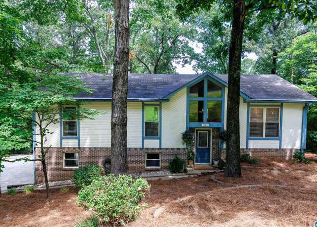 Property at 240 Russet Woods Dr, Hoover, AL 35244, 3 beds, 2 baths
