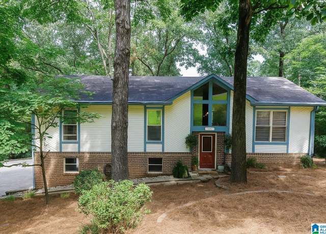 Property at 240 Russet Woods Dr, Hoover, AL 35244, 4 beds, 2 baths