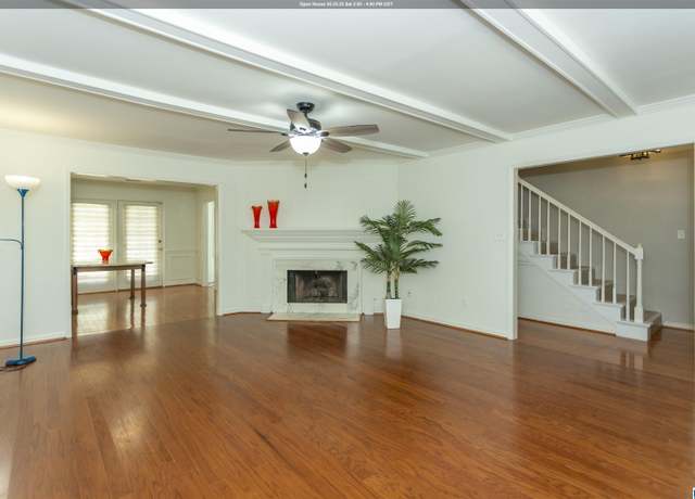 Property at 19 Chase Plantation Pkwy, Hoover, AL 35244, 3 beds, 2.5 baths