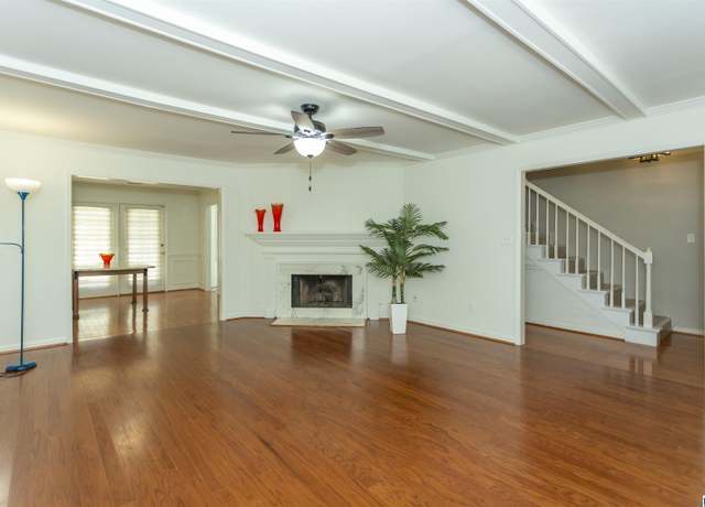 Property at 19 Chase Plantation Pkwy, Hoover, AL 35244, 3 beds, 2.5 baths