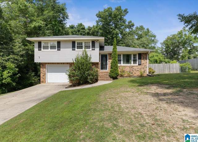 Property at 703 S 2nd St S, Oneonta, AL 35121, 3 beds, 2 baths