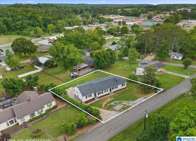 Property at 1203 Park Ave, Oneonta, AL 35121, 4 beds, 2.5 baths