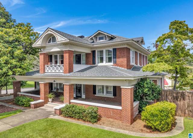 Property at 302 3rd St N, Oneonta, AL 35121, 6 beds, 2.5 baths