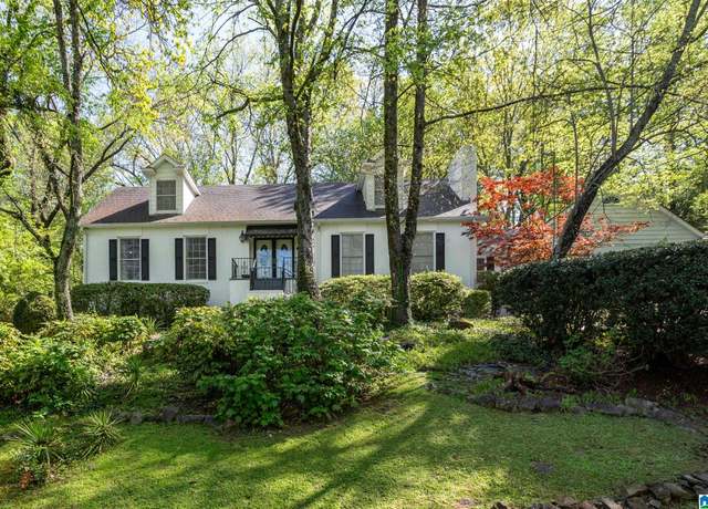 Property at 7 Lanier Pl, Anniston, AL 36207, 4 beds, 3.5 baths