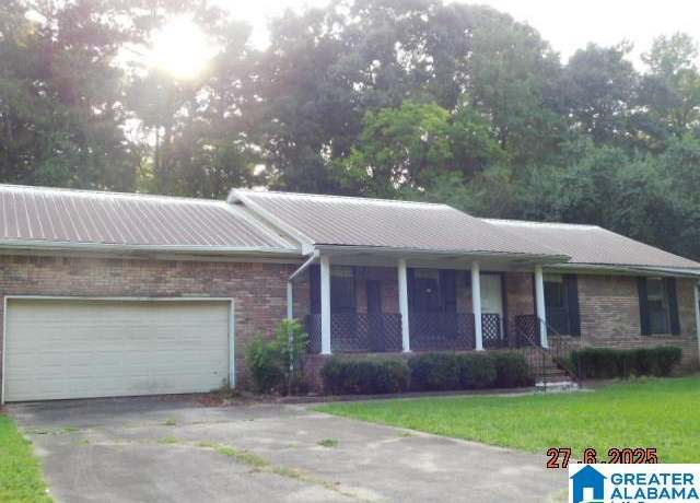 Property at 225 Newport Dr, Hueytown, AL 35023, 3 beds, 2.5 baths