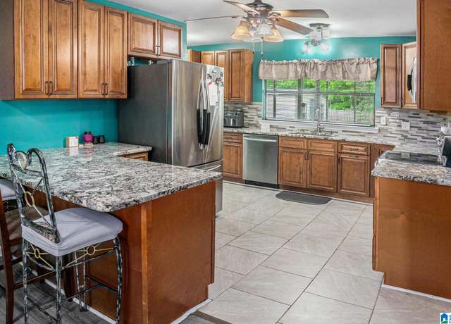 Property at 810 12th Ter, Pleasant Grove, AL 35127, 3 beds, 2 baths