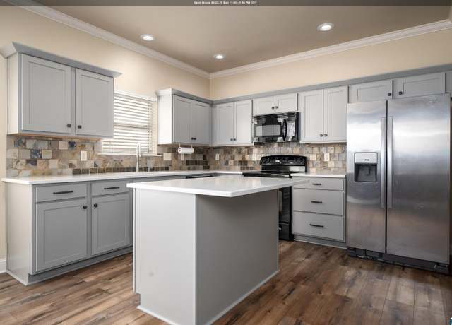 Property at 1047 Springfield Dr, Chelsea, AL 35043, 3 beds, 2 baths