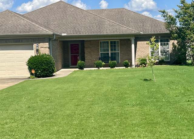 Property at 526 Bell Cir, Huntsville, AL 35811, 3 beds, 2 baths