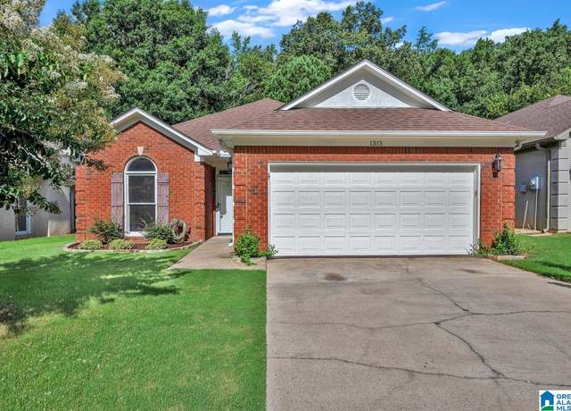 Property at 1315 Berwick Dr, Hoover, AL 35242, 3 beds, 2 baths