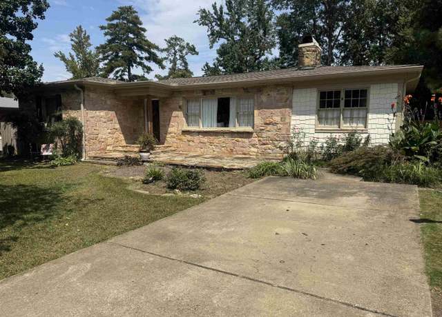 Property at 137 Parkway Dr, Trussville, AL 35173, 3 beds, 2 baths