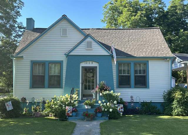 Property at 1009 1st St NW, Cullman, AL 35055, 3 beds, 2 baths