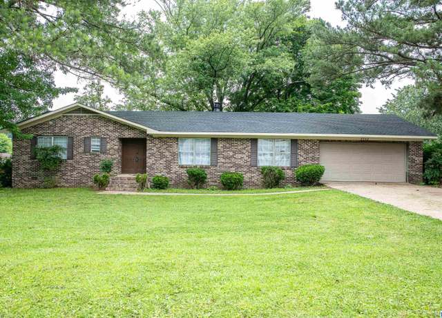 Property at 3702 Godfrey Ave NE, Fort Payne, AL 35967, 3 beds, 2 baths