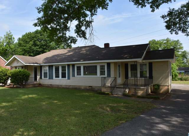 Property at 912 W Park St, Sylacauga, AL 35150, 5 beds, 2.5 baths