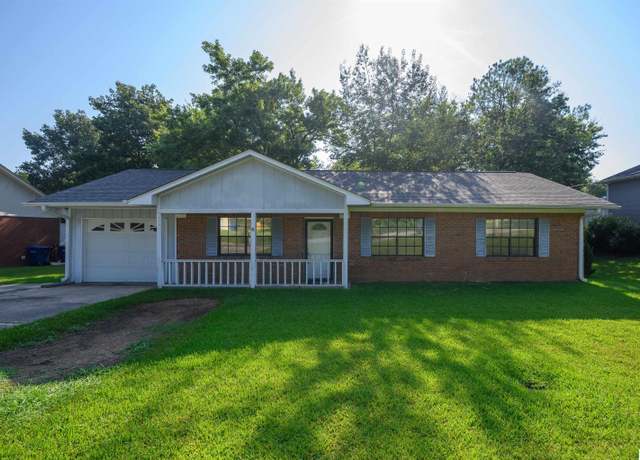 Property at 113 Palm Dr, Alabaster, AL 35007, 3 beds, 2 baths