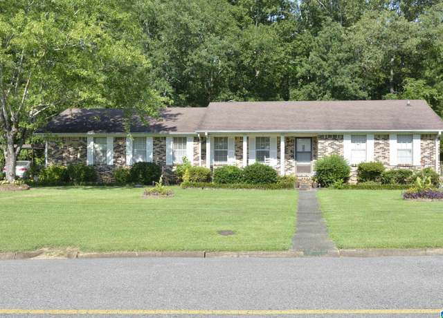 Property at 920 Tomahawk Trl E, Gadsden, AL 35903, 3 beds, 2 baths