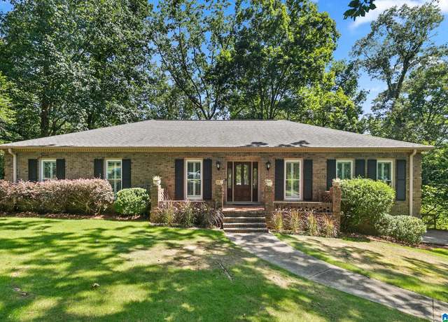 Property at 2649 Foothills Dr, Hoover, AL 35226, 4 beds, 3.5 baths