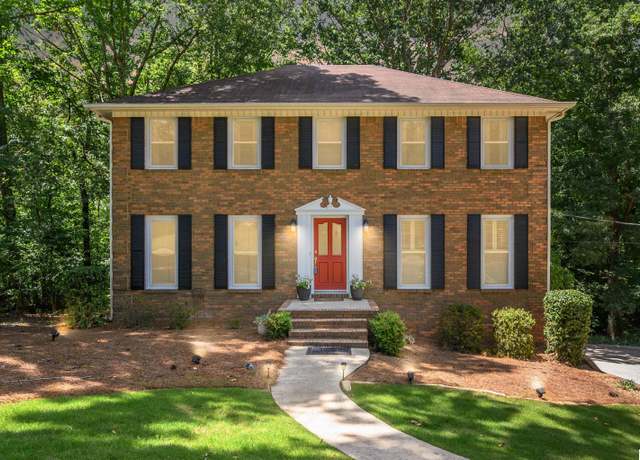 Property at 3036 Thrasher Ln, Hoover, AL 35244, 3 beds, 2.5 baths