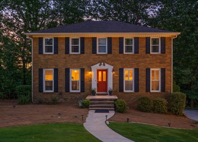 Property at 3036 Thrasher Ln, Hoover, AL 35244, 3 beds, 2.5 baths