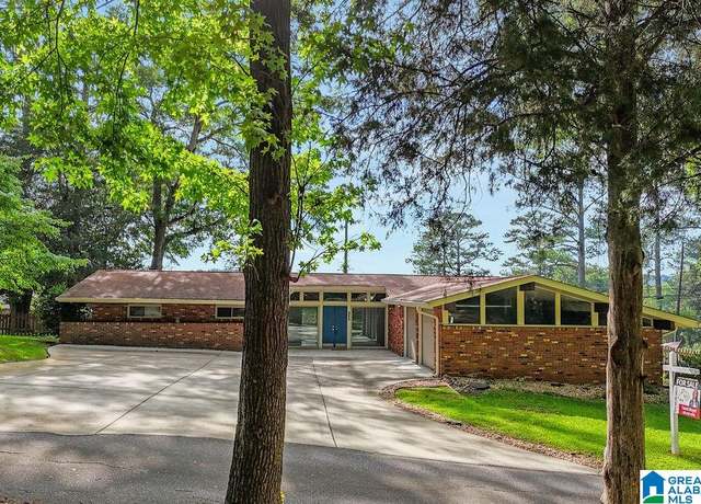 Property at 1131 2nd St NE, Alabaster, AL 35007, 3 beds, 2 baths