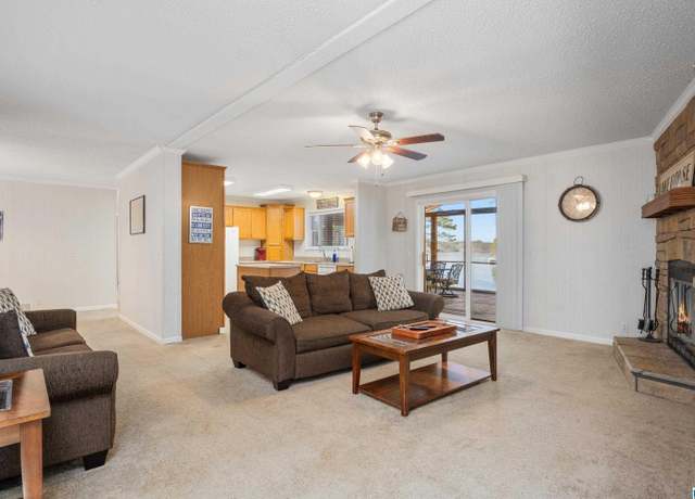 Property at 42 S Cove Dr, Sylacauga, AL 35151, 3 beds, 2 baths