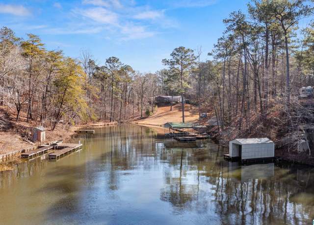 Property at 42 S Cove Dr, Sylacauga, AL 35151, 3 beds, 2 baths